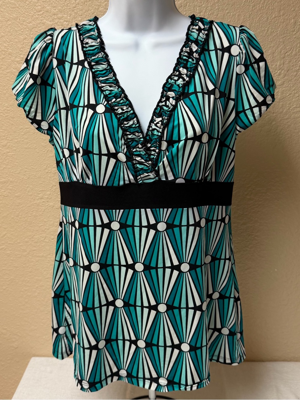4/$20 Maurices Teal Black White Geometric V-Neck Top